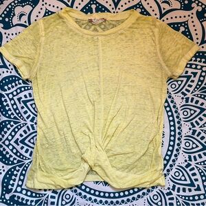 🌟❣️4/$10❣️🌟Md sheer yellow shirt by Pink Rose Vintage